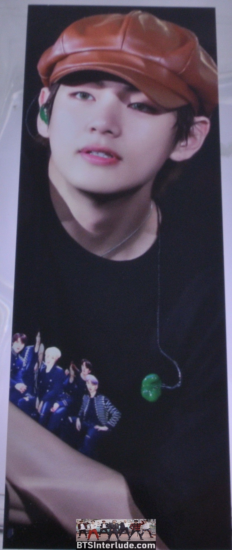 BTS BOOKMARK V KIM TAEHYUNG BROWN LEATHER NEWSBOY CAP FANSITE MINI SLOGAN BANNER 2 SIDED LIMITED EDITION