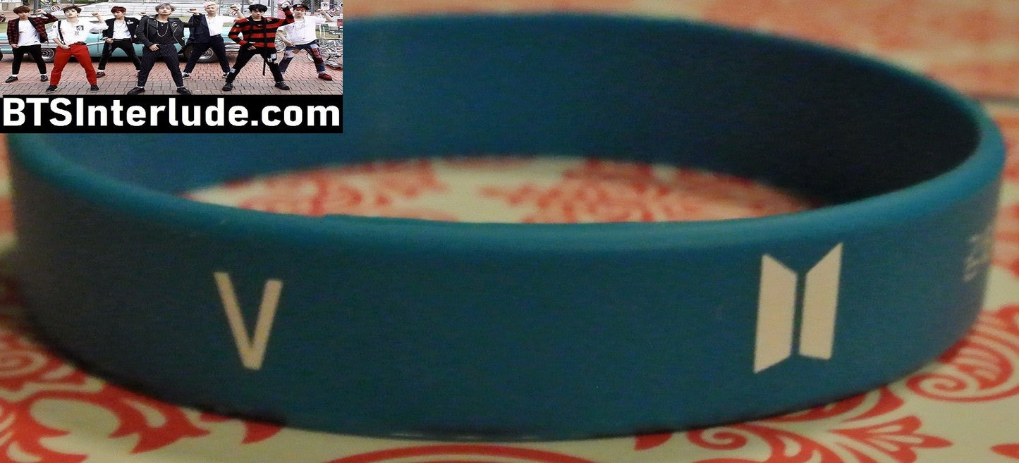 BTS BRACELET V KIM TAEHYUNG 김태형 BLUE SILICONE NAME IN WHITE BIRTHDAY BTS DOORS