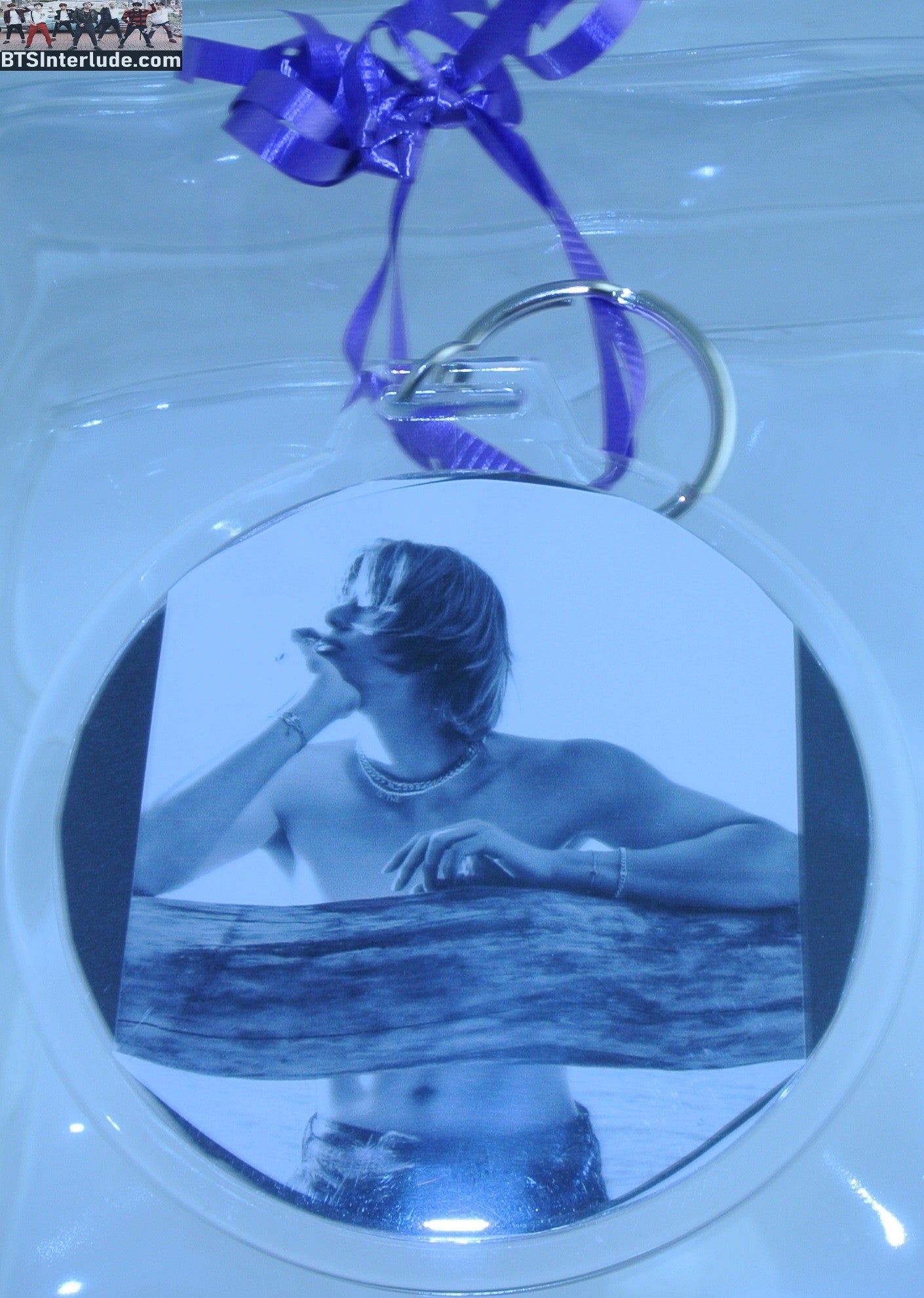 BTS CHRISTMAS ORNAMENT V KIM TAEHYUNG 김태형 BAZAAR SKATEBOARD TREE SHIRTLESS KEYCHAIN KEYRING KEY CHAIN RING