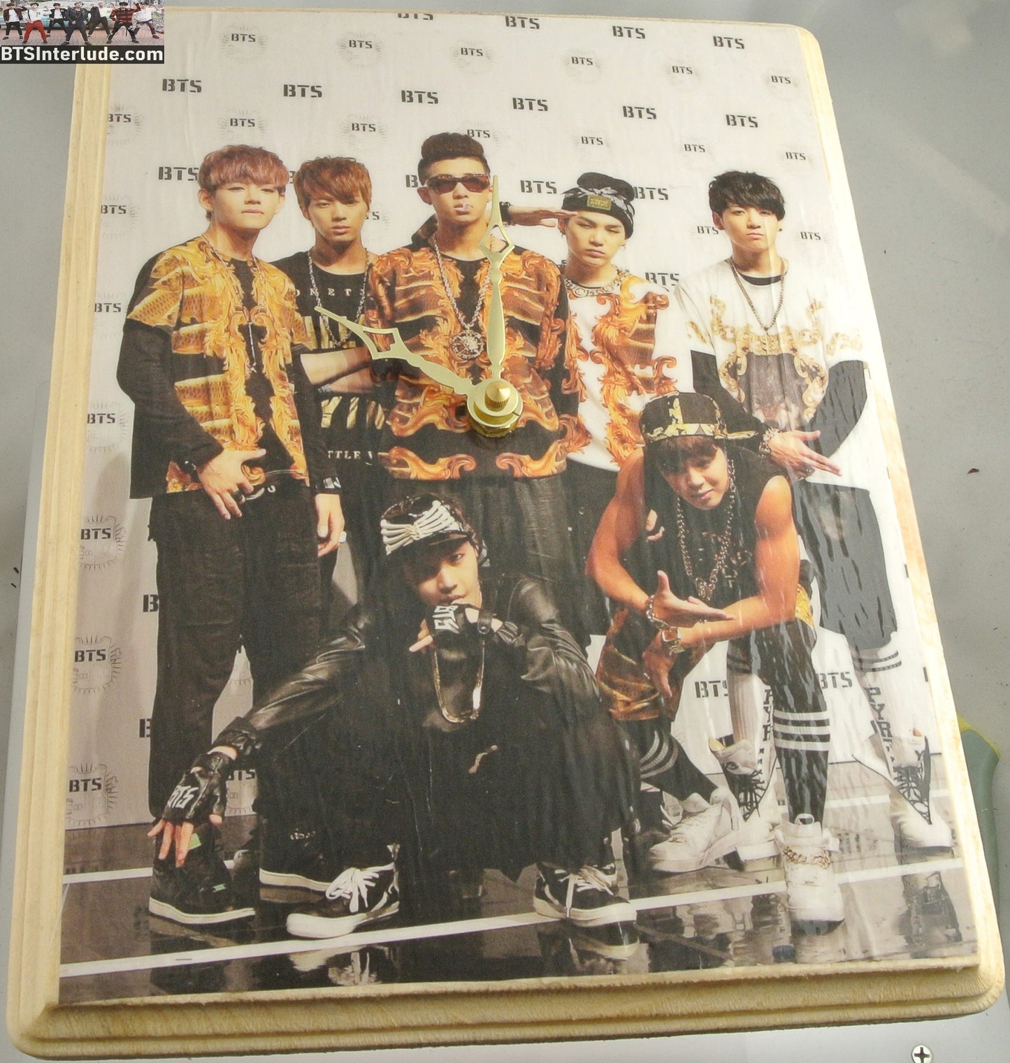 BTS CLOCK GROUP WOOD XL DEBUT ERA GOLD HANDS JUNGKOOK V JIMIN RM J-HOPE SUGA JIN