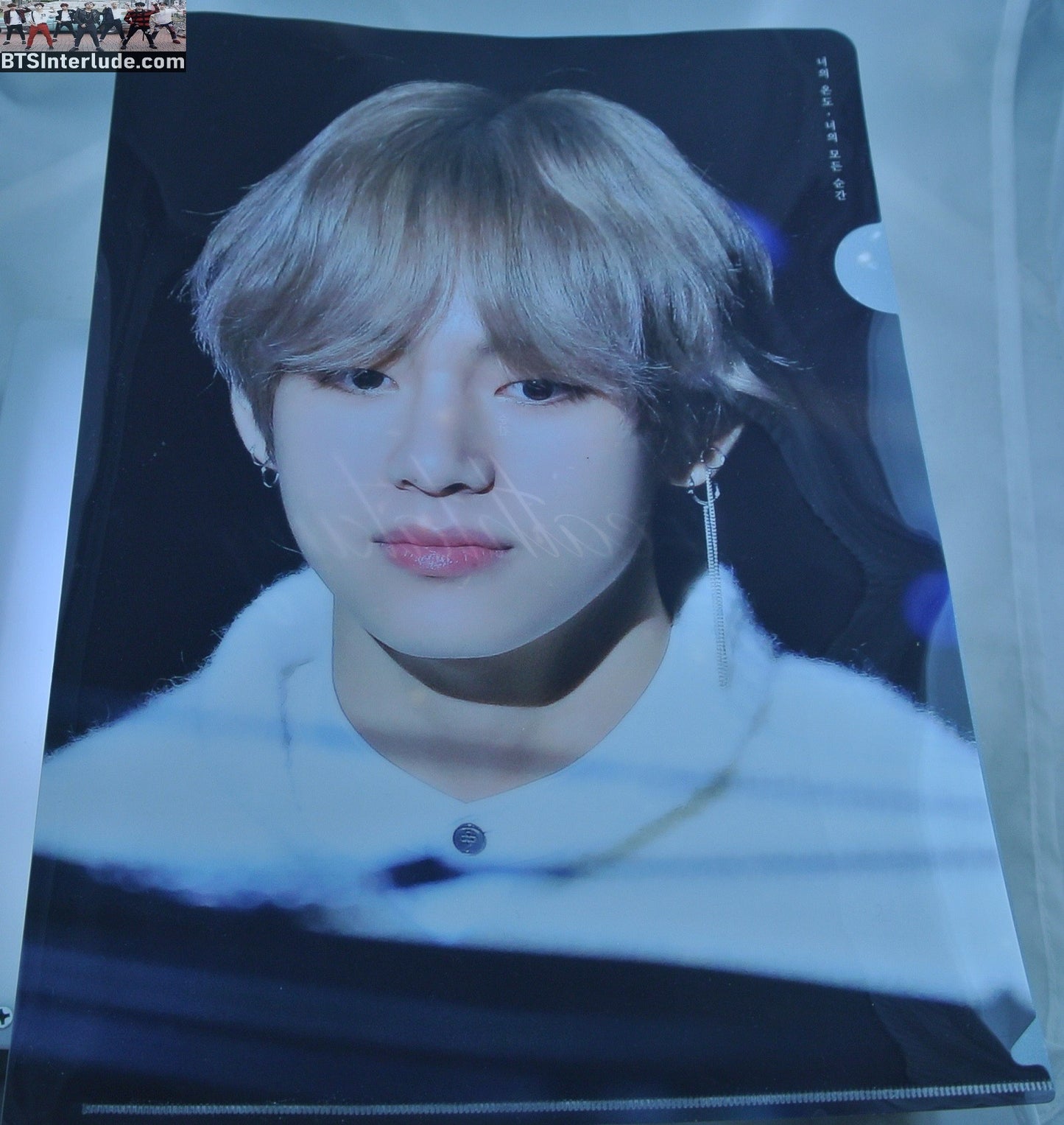 BTS FILE FOLDER V KIM TAEHYUNG 김태형 BLOND HAIR WHITE FLUFFY SWEATER NUNA V FANSITE VREATHTAKING