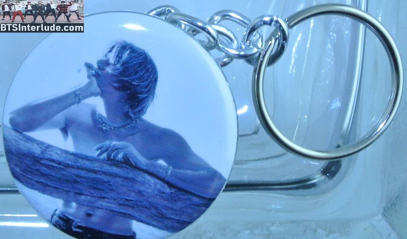 BTS KEYCHAIN BUTTON V KIM TAEHYUNG 김태형 BAZAAR BLACK WHITE TREE SHIRTLESS KEYRING KEY CHAIN RING