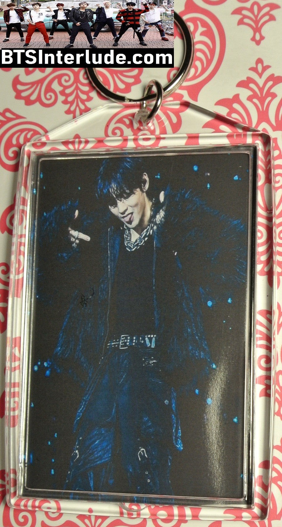 BTS KEYCHAIN ACRYLIC V KIM TAEHYUNG 김태형 ARIRANG IT'S SO TIGHT BLACK RED JACKET LARGE SNAP KEYRING KEY RING CHAIN LIMITED EDITION