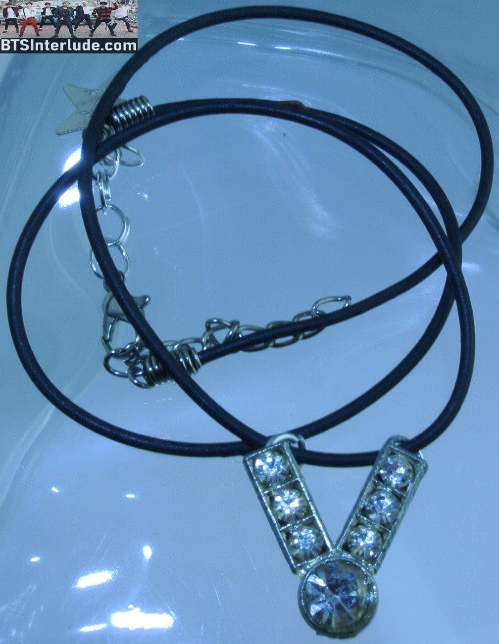 BTS NECKLACE V KIM TAEHYUNG 김태형 SILVER RHINESTONE INITIAL V BLACK CORD CHOKER ADJUSTABLE