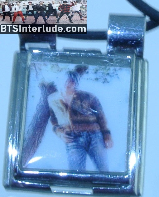 BTS NECKLACE MEGA CHARM LINK V KIM TAEHYUNG 김태형 BAZAAR BROWN STRIPED SWEATER TREE BLACK CORD ADJUSTABLE