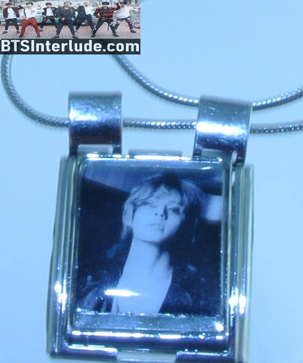 BTS NECKLACE MEGA CHARM LINK V KIM TAEHYUNG 김태형 BLUE BLACK WHITE MUSIC VIDEO LEATHER JACKET SILVER CORD