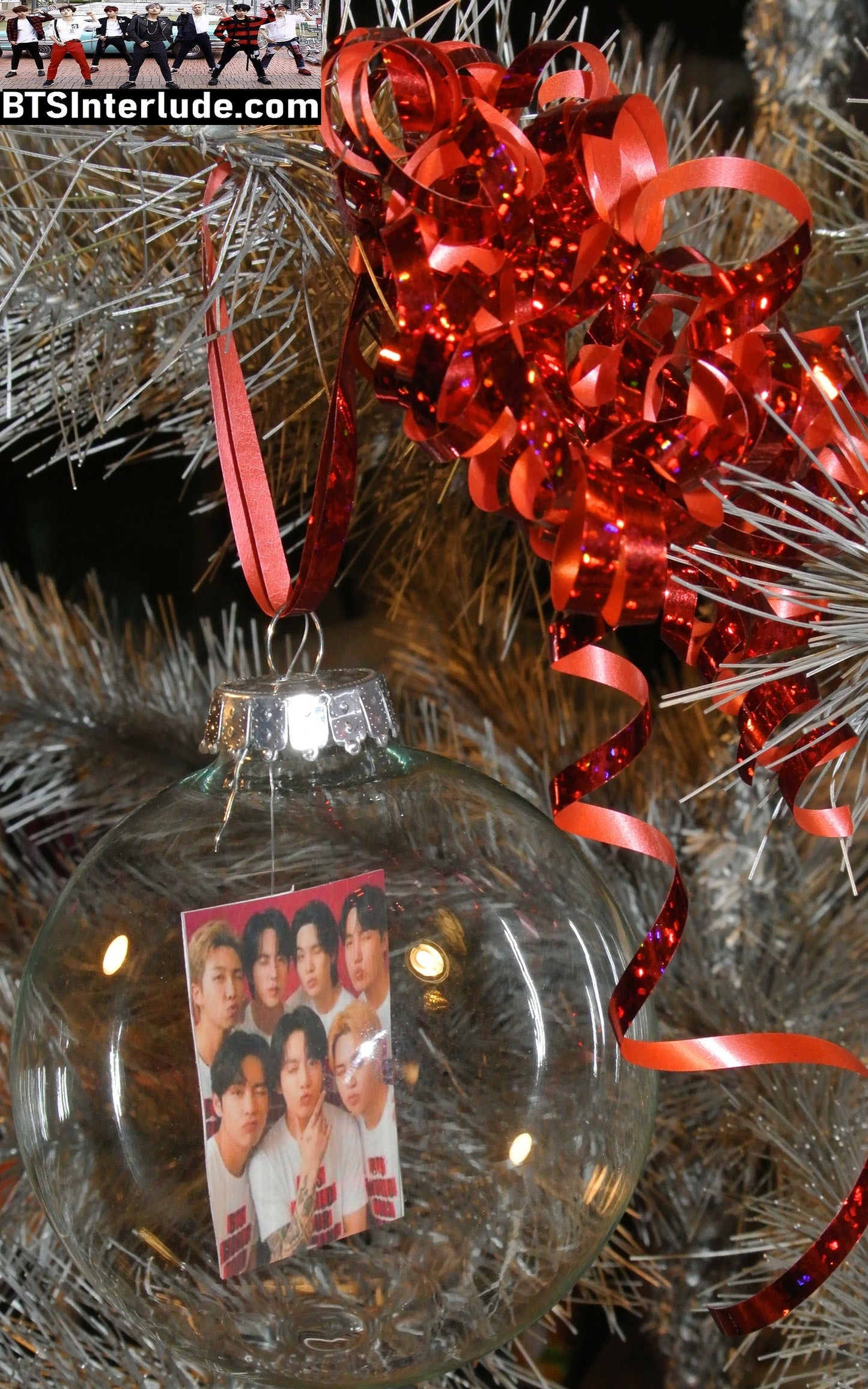 BTS CHRISTMAS ORNAMENT GLASS 4 INCH GROUP BANGTAN 방탄소년단 ARIRANG RED WHITE T SHIRTS JUNGKOOK V JIMIN RM J-HOPE SUGA JIN LIMITED EDITION