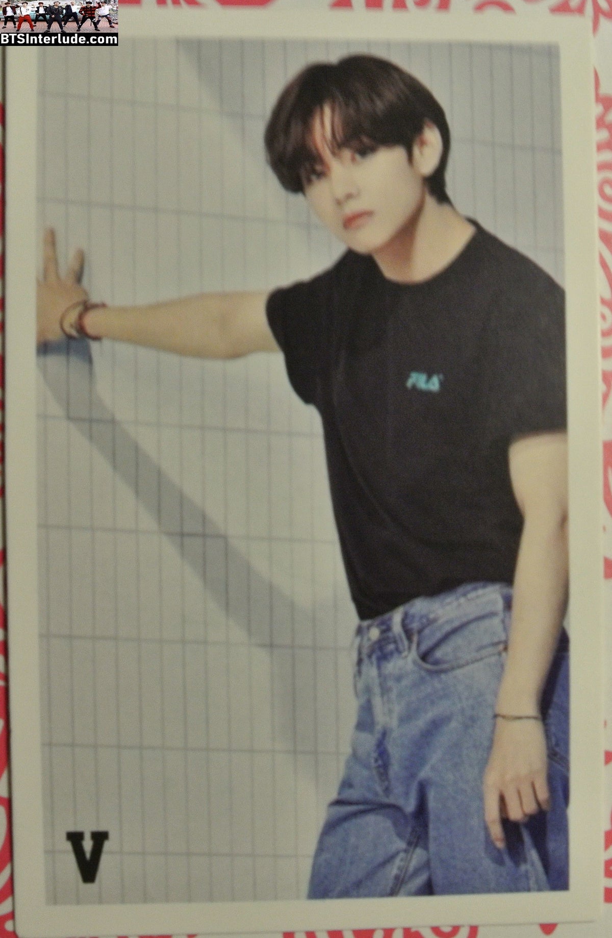 BTS PHOTOCARD FANSITE V KIM TAEHYUNG 김태형 BLACK SHORT SLEEVE FILA SHIRT WALL PC PHOTO CARD