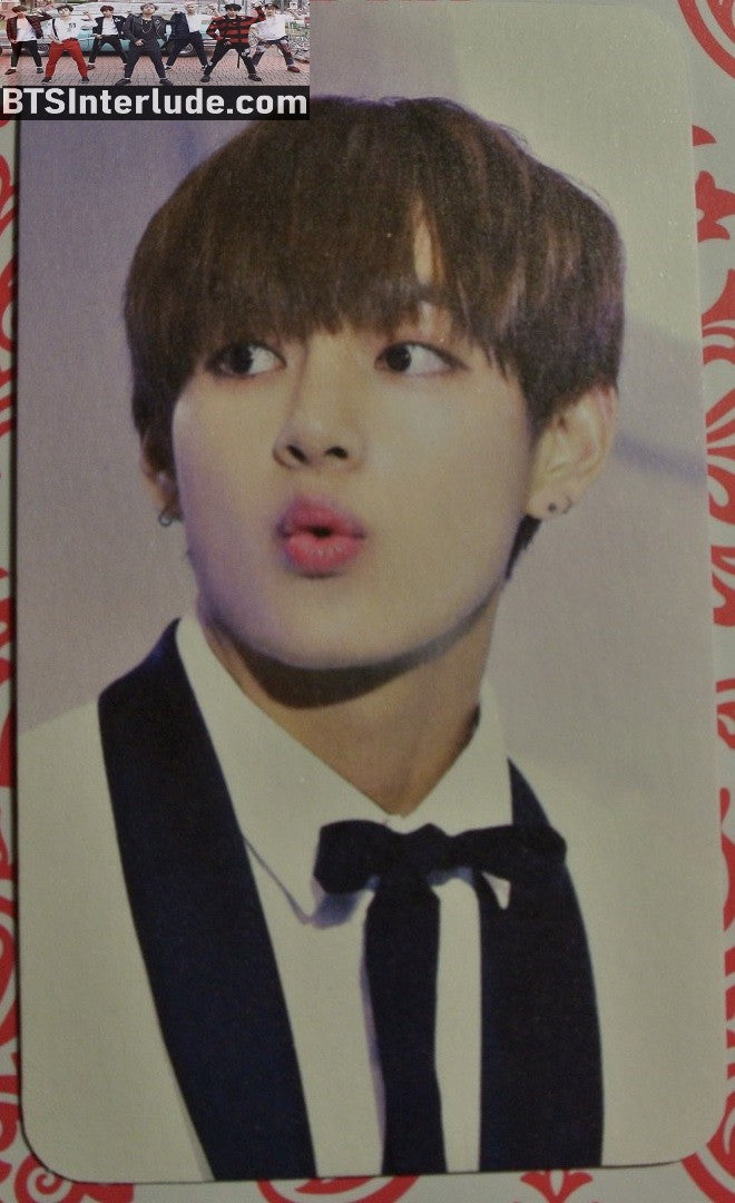 BTS PHOTOCARD FANSITE V KIM TAEHYUNG 김태형 TAE TAE LAND FANSITE WHITE JACKET BLACK TRIM PHOTO CARD