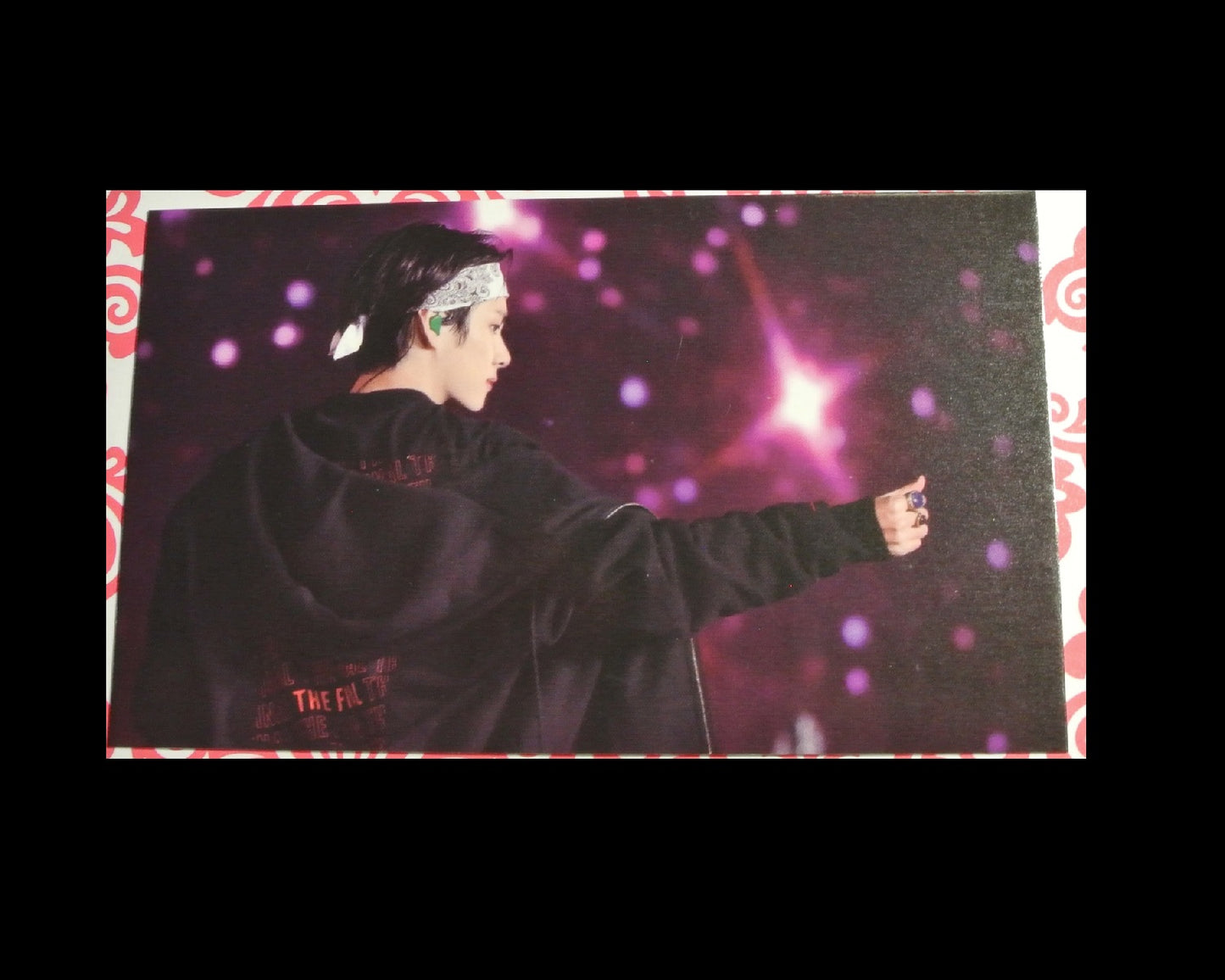 BTS PHOTOCARD V KIM TAEHYUNG BLACK HOODIE BACK CONCERT BANDANA ORACLE V FANSITE