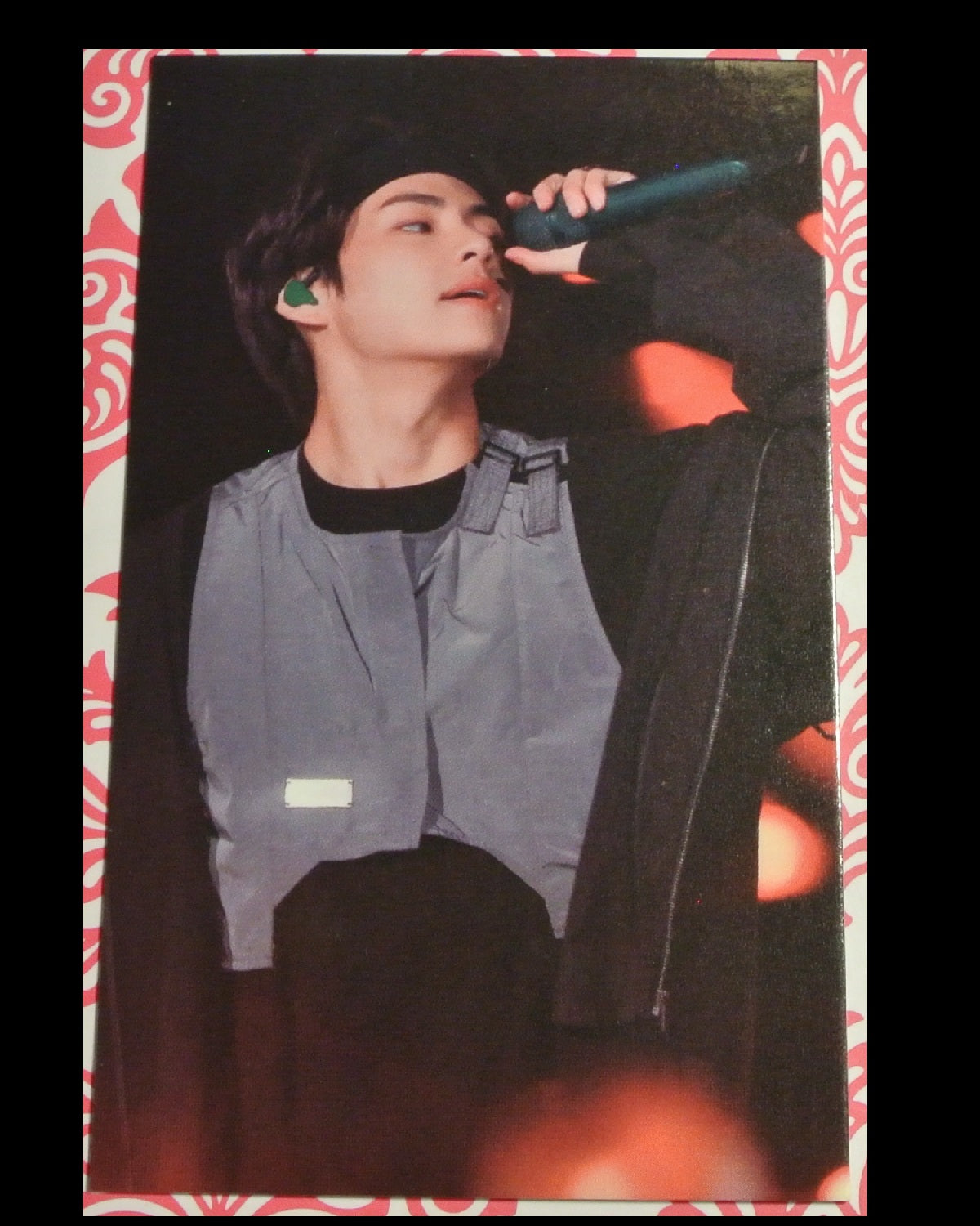 BTS PHOTOCARD V KIM TAEHYUNG BLACK HOODIE GREY VEST CONCERT BANDANA ORACLE V FANSITE
