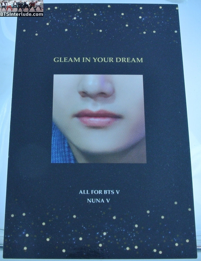 BTS PHOTOCARD FANSITE V KIM TAEHYUNG 김태형 BLOND HAIR BLUE SUIT RED DRAPES NUNA V FANSITE GLEAM IN YOUR DREAM PHOTO CARD