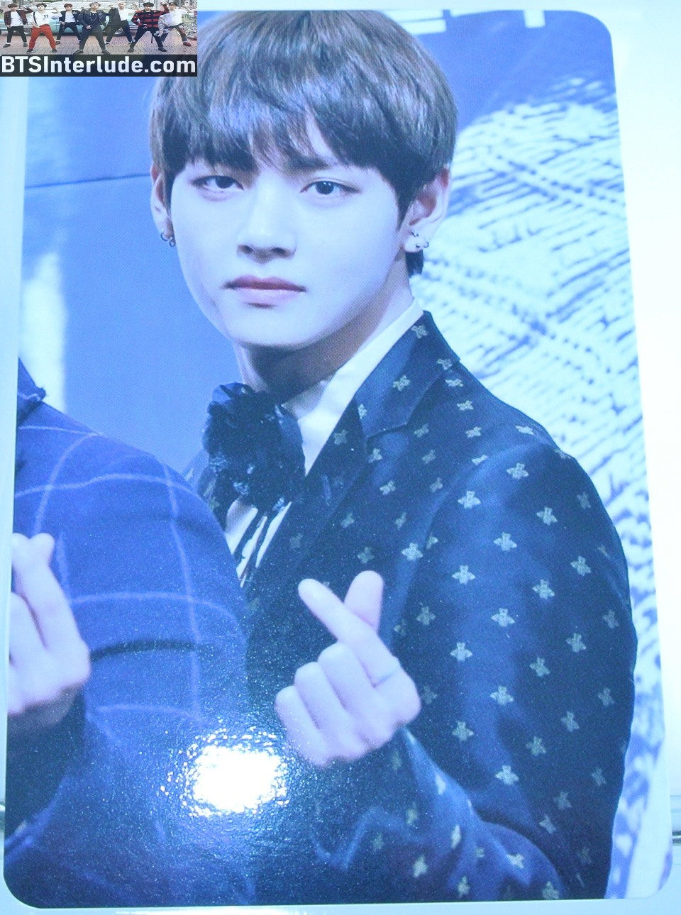 BTS PHOTOCARD FANSITE V KIM TAEHYUNG 김태형 FINGER HEART BLACK JACKET VELICITAS FANSITE ONE OF A KIND PHOTO CARD