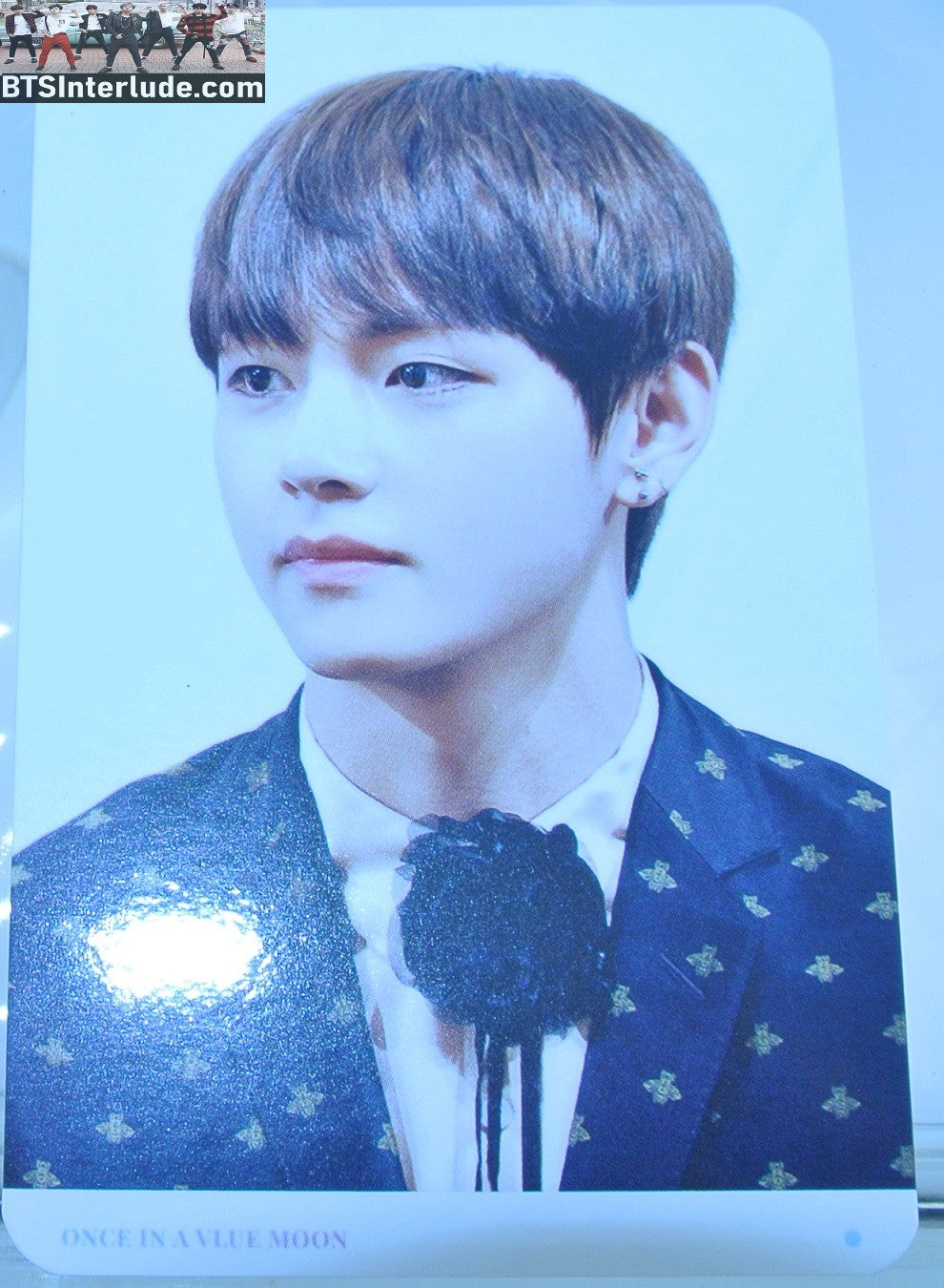 BTS PHOTOCARD FANSITE V KIM TAEHYUNG 김태형 BLACK JACKET FLOWER ASCOT VIA FANSITE ONCE IN A VLUE MOON PHOTO CARD