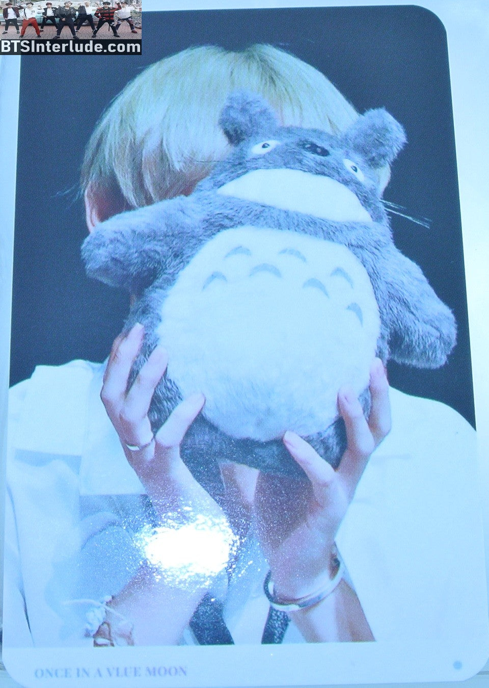 BTS PHOTOCARD FANSITE V KIM TAEHYUNG 김태형 BLOND HAIR FANSIGN HIDING BEHIND BEAR VIA FANSITE ONCE IN A VLUE MOON PHOTO CARD