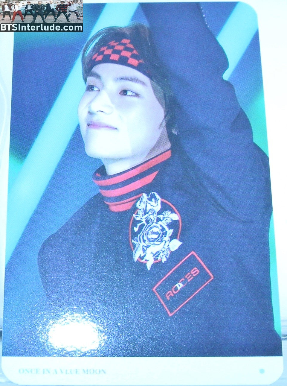 BTS PHOTOCARD FANSITE V KIM TAEHYUNG 김태형 RED BLACK CHECKED HEADBAND BANDANA VIA FANSITE ONCE IN A VLUE MOON PHOTO CARD