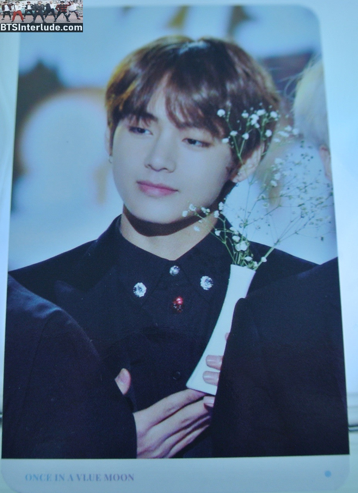 BTS PHOTOCARD FANSITE V KIM TAEHYUNG 김태형 SPARKLER AWARD BLACK JACKET VIA FANSITE ONCE IN A VLUE MOON PHOTO CARD