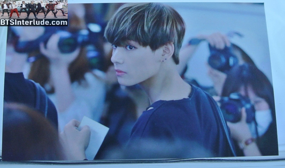 BTS PHOTOCARD FANSITE V KIM TAEHYUNG 김태형 OVER SHOULDER AIRPORT FASHION VUNA BOY FANSITE PHOTO CARD