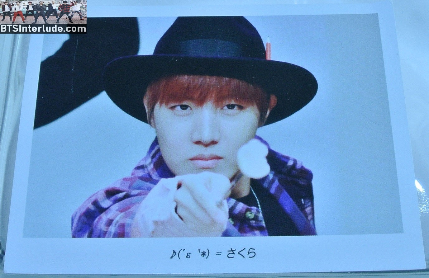BTS PHOTO FANSITE J-HOPE JUNG HOSEOK 정호석 FANSIGN BLACK HAT FEDORA RED HAIR 3" X 4"