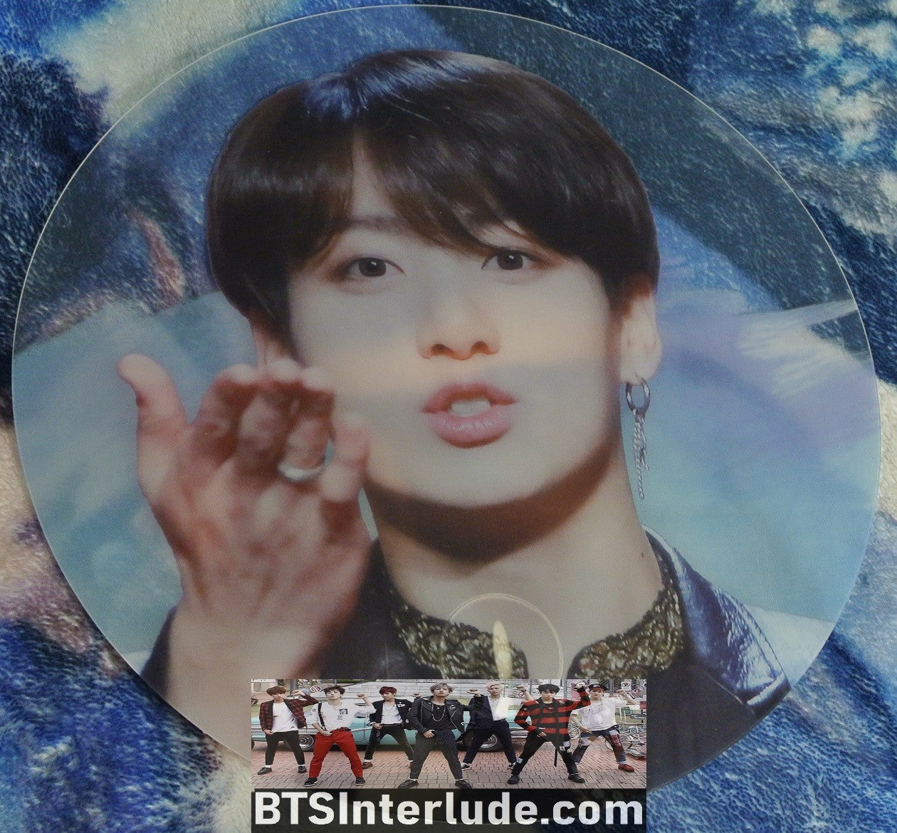 BTS PICKET JEON JUNGKOOK CLEAR LEATHER JACKET BLOWING KISSES FANSIGN FANSITE FAN SLOGAN SIGN