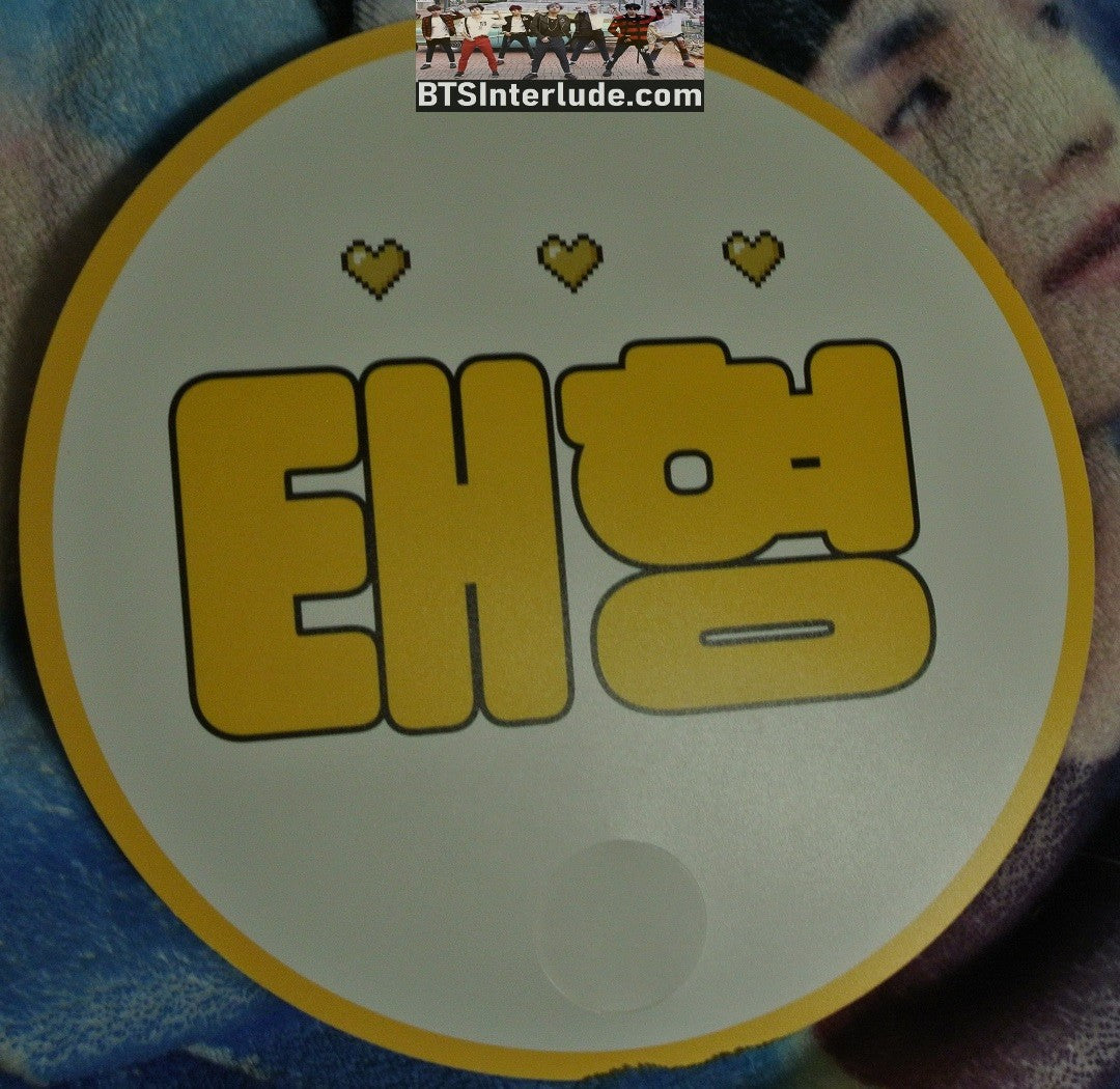 BTS PICKET V KIM TAEHYUNG FANSIGN BLOND HAIR YELLOW SWEATER FANSITE FAN SLOGAN SIGN