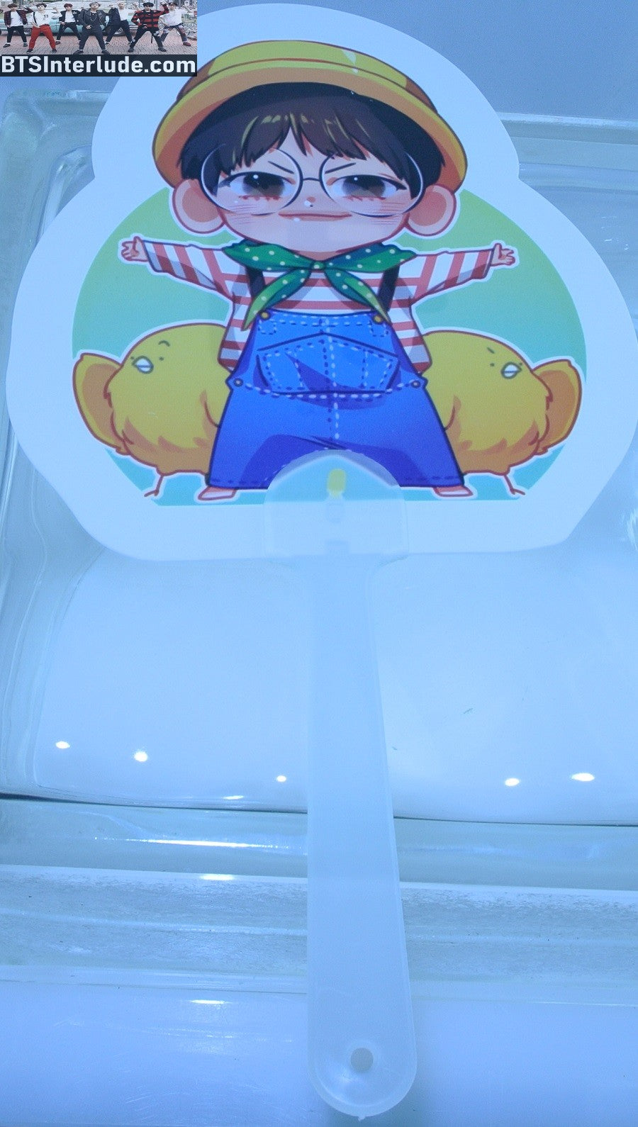 BTS PICKET V KIM TAEHYUNG 김태형 CHIBI 3RD MUSTER DAY 1 YELLOW BOWLER STRIPES OVERALLS FAN SLOGAN SIGN VELICITAS FANSITE