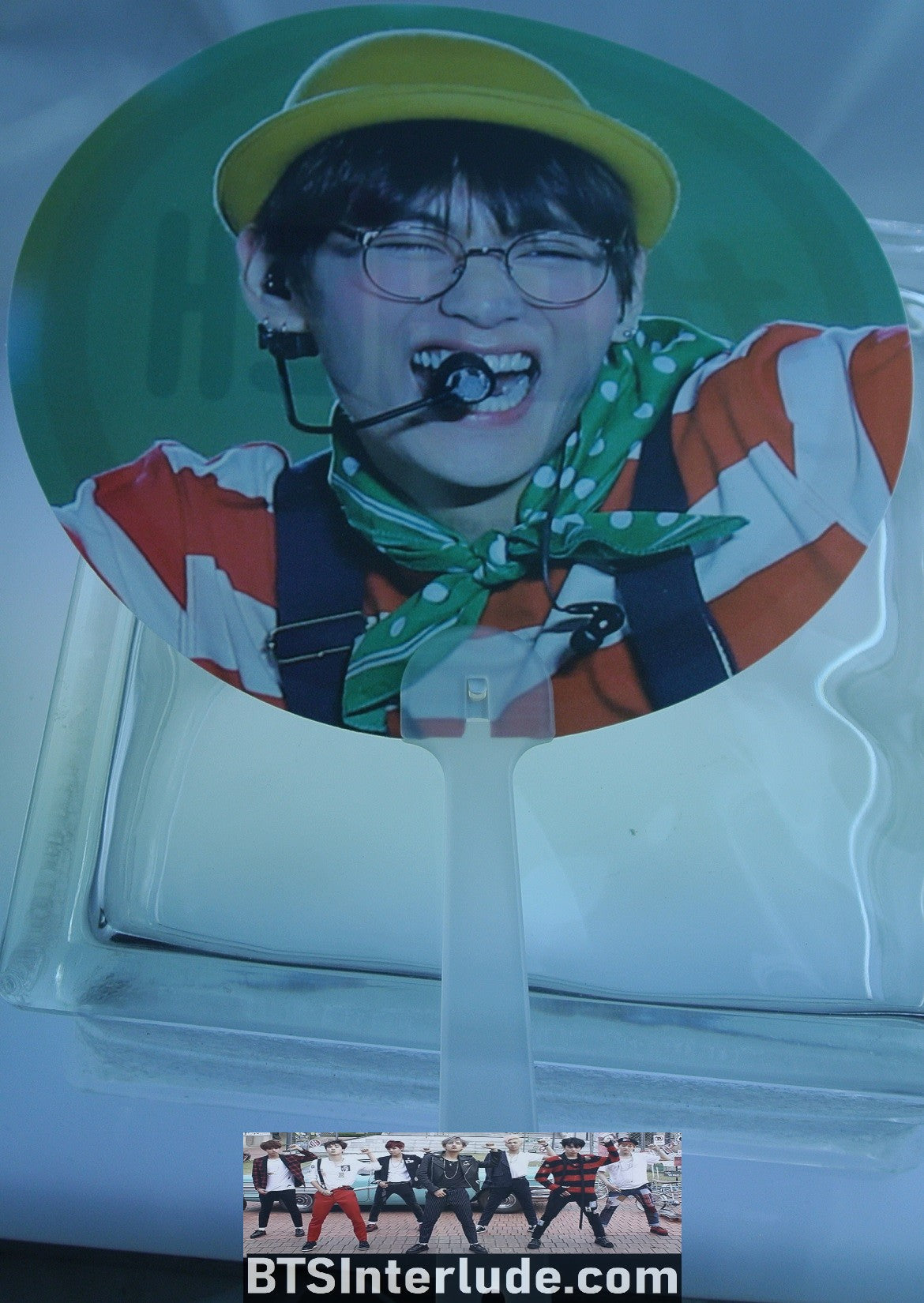 BTS PICKET V KIM TAEHYUNG 김태형 3RD MUSTER DAY 1 YELLOW BOWLER STRIPES OVERALLS FAN SLOGAN SIGN VELICITAS FANSITE