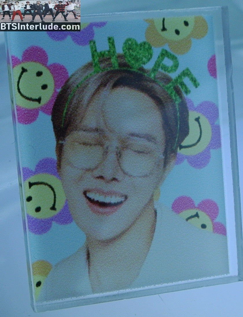 BTS PIN ACRYLIC J-HOPE JUNG HOSEOK HOBI 정호석 LAUGHING HAPPY FACES FLOWERS BADGE BUTTON