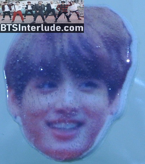 BTS PIN ACRYLIC JEON JUNGKOOK 전정국 FACE CLOSE UP SMILING BROWN HAIR BADGE BUTTON