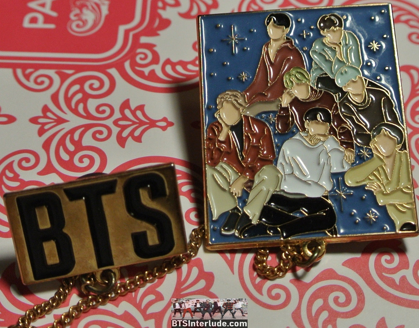 BTS PIN ENAMEL GOLD GROUP BLUE BACKGROUND GOLD CHAIN JUNGKOOK V JIMIN RM J-HOPE SUGA JIN BADGE BUTTON