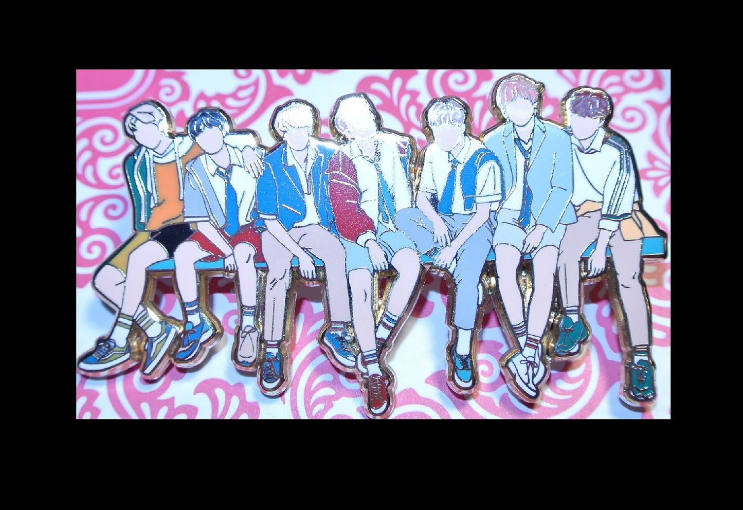 BTS PIN ENAMEL GOLD GROUP LOVE YOURSELF ANSWER PLAYGROUND JUNGKOOK V JIMIN RM J-HOPE SUGA JIN BADGE BUTTON