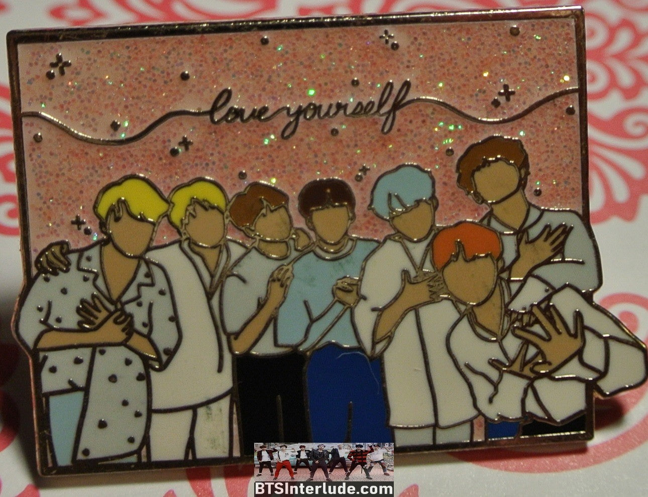 BTS PIN ENAMEL GOLD GROUP LOVE YOURSELF PINK GLITTER BACKGROUND ZOMG BUNNIE PINS JUNGKOOK V JIMIN RM J-HOPE SUGA JIN BADGE BUTTON