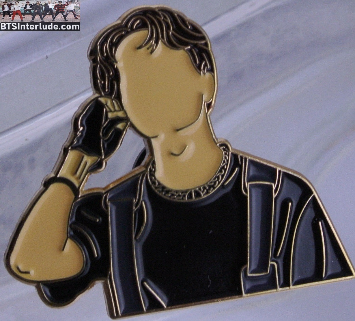 BTS PIN ENAMEL GOLD J-HOPE JUNG HOSEOK 정호석 BLACK DIOR OUTFIT CROP BADGE BUTTON