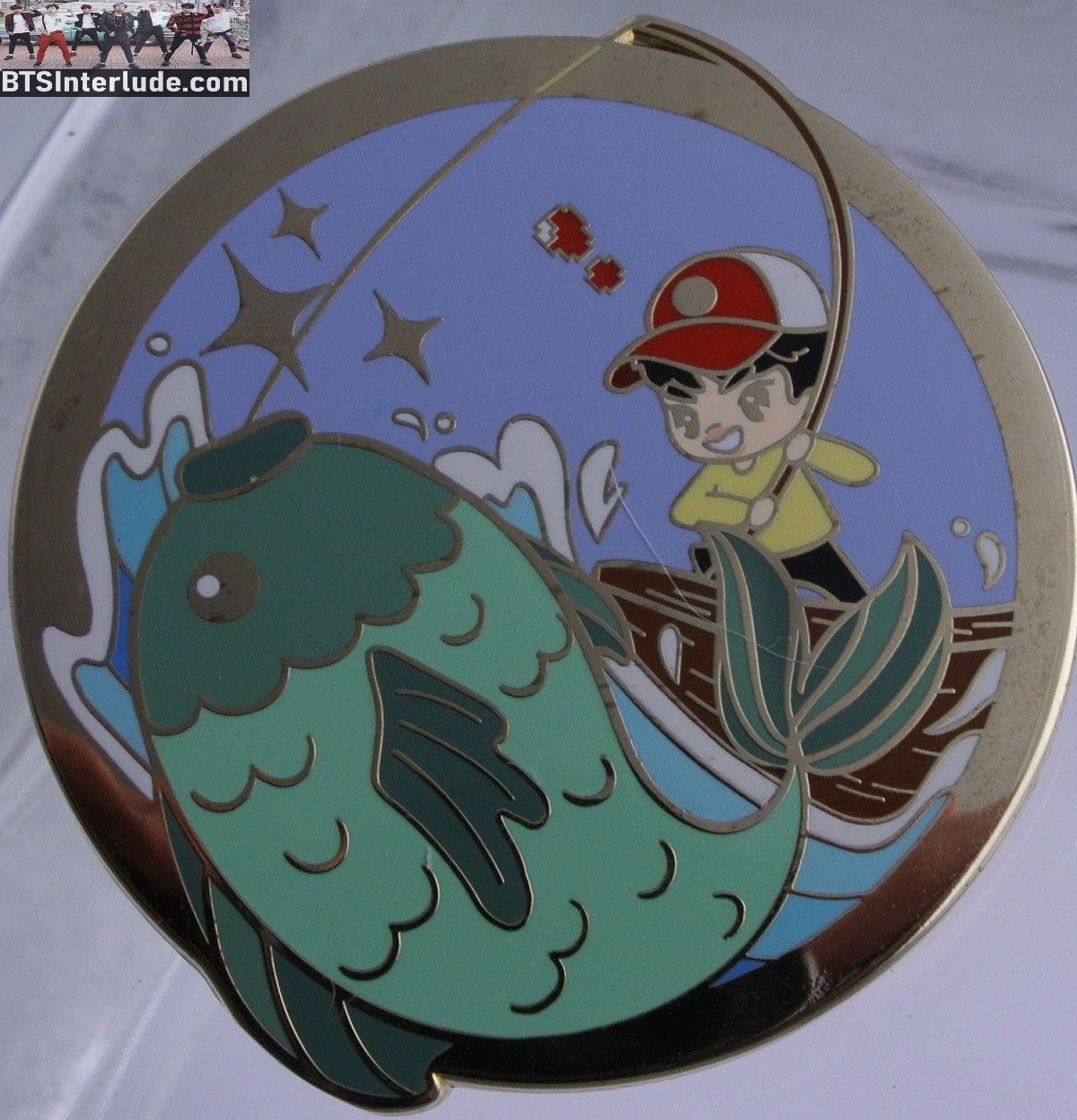 BTS PIN ENAMEL GOLD JIN KIM SEOKJIN 김석진 CHIBI FISHING SUPER TUNA BUTTON BADGE
