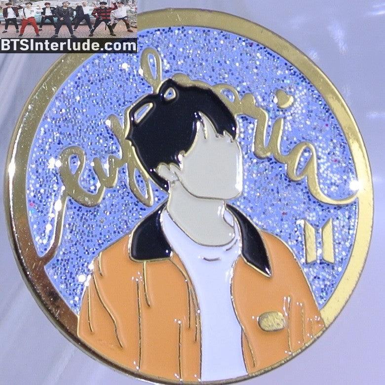 BTS PIN ENAMEL GOLD JEON JUNGKOOK 전정국 EUPHORIA MUSIC VIDEO YELLOW JACKET BLUE GLITTER BADGE BUTTON
