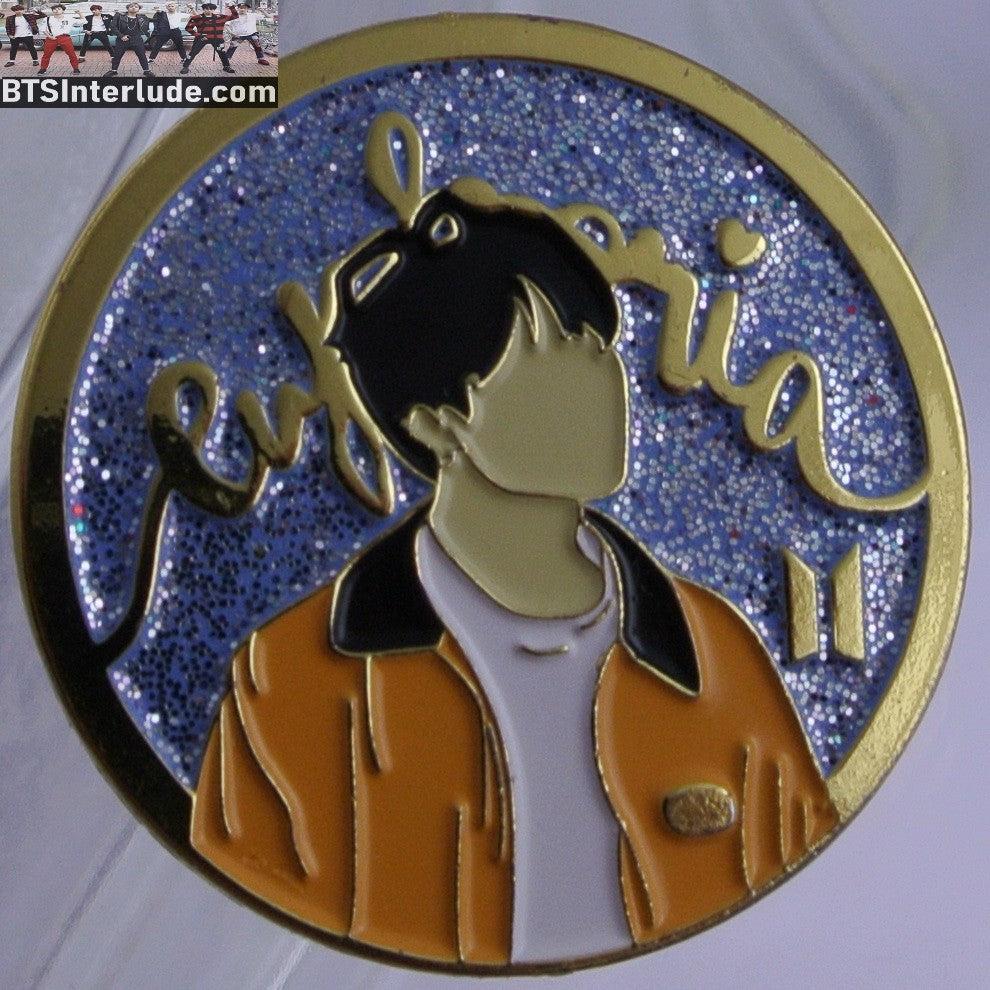 BTS PIN ENAMEL GOLD JEON JUNGKOOK 전정국 EUPHORIA MUSIC VIDEO YELLOW JACKET BLUE GLITTER BADGE BUTTON