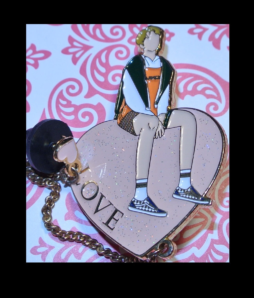 BTS PIN ENAMEL GOLD RM KIM NAMJOON 김남준 LOVE YOURSELF ANSWER PINK GLITTER HEART CHAIN BADGE BUTTON