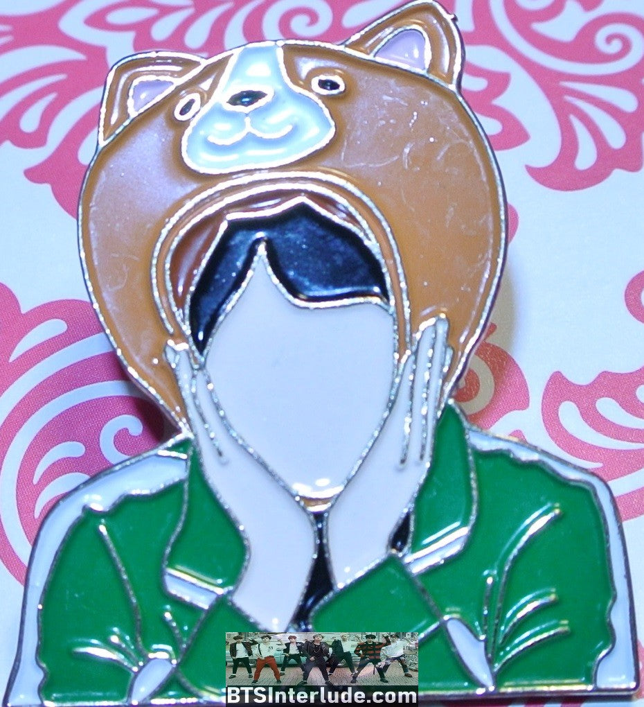 BTS PIN ENAMEL GOLD SUGA MIN YOONGI 민윤기 BROWN CAT HAT HANDS ON CHEEKS GREEN JACKET BADGE BUTTON