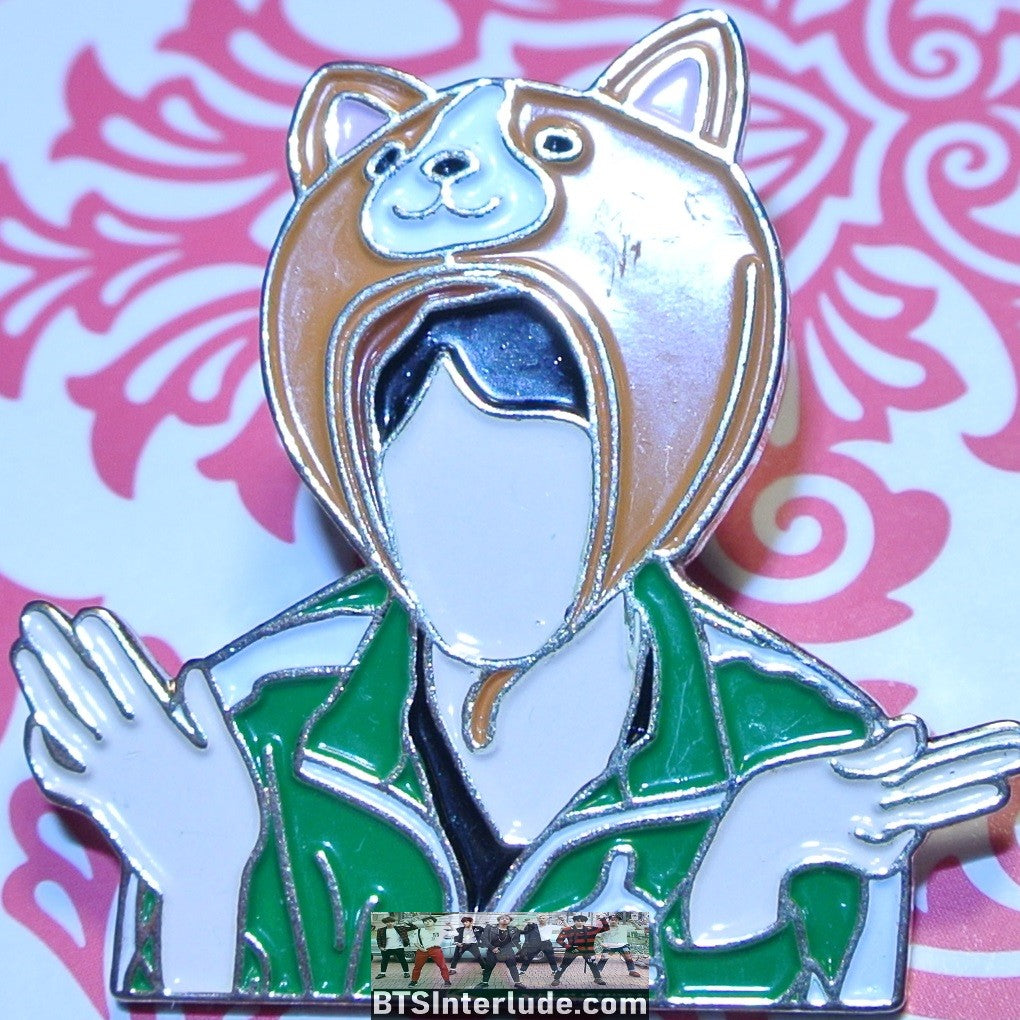 BTS PIN ENAMEL GOLD SUGA MIN YOONGI 민윤기 BROWN CAT HAT HANDS SPLAYED GREEN JACKET BADGE BUTTON