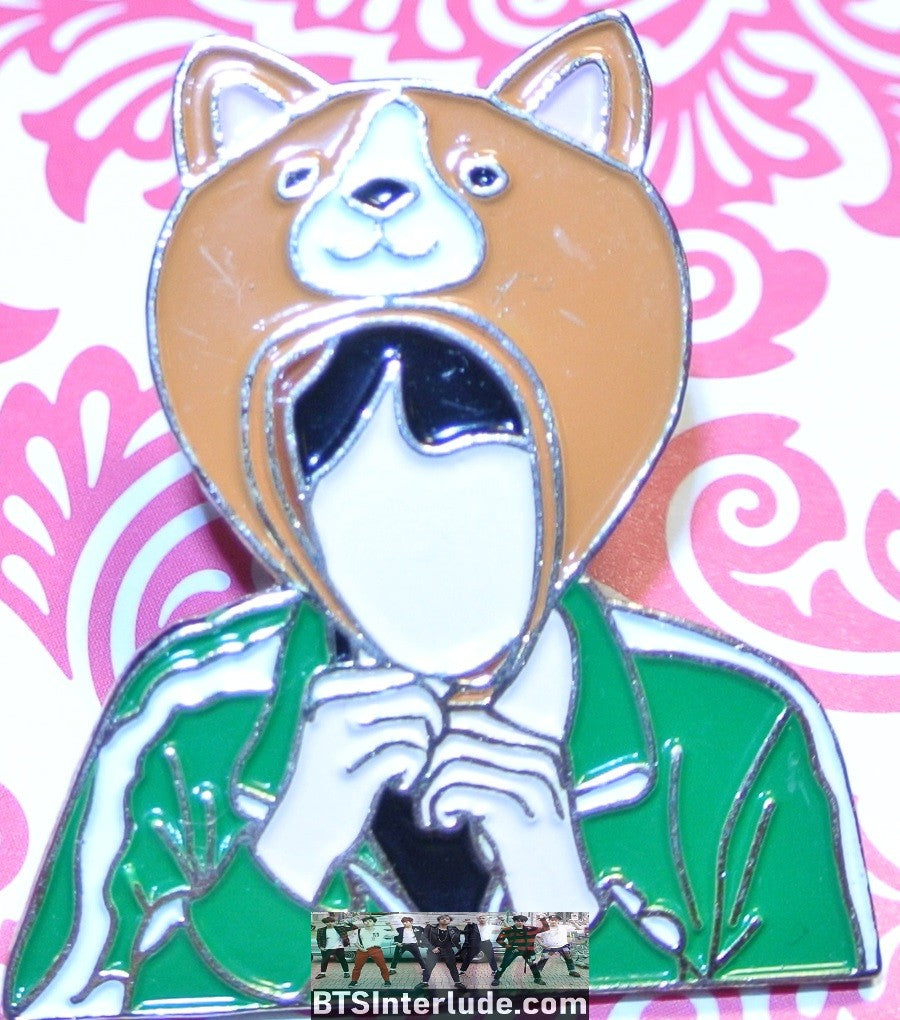 BTS PIN ENAMEL GOLD SUGA MIN YOONGI 민윤기 BROWN CAT HAT TYING ON GREEN JACKET BADGE BUTTON