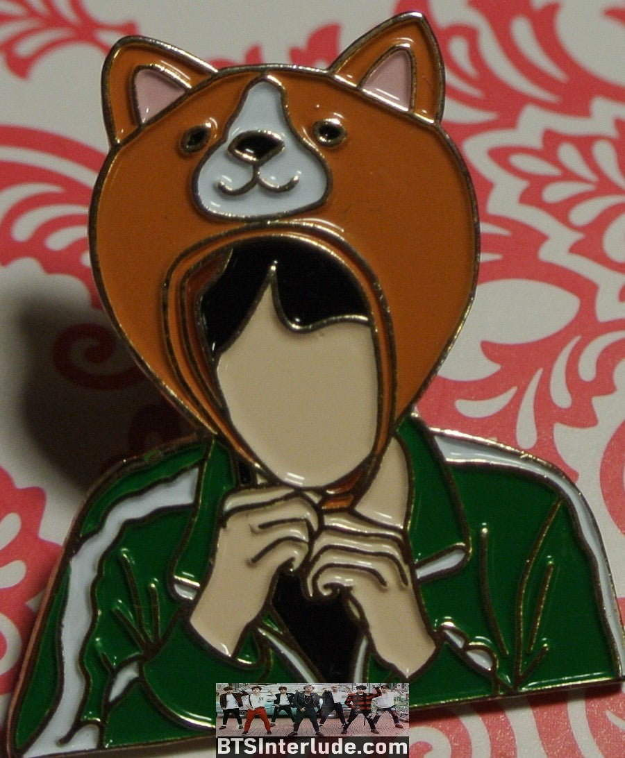 BTS PIN ENAMEL GOLD SUGA MIN YOONGI 민윤기 BROWN CAT HAT TYING ON GREEN JACKET BADGE BUTTON