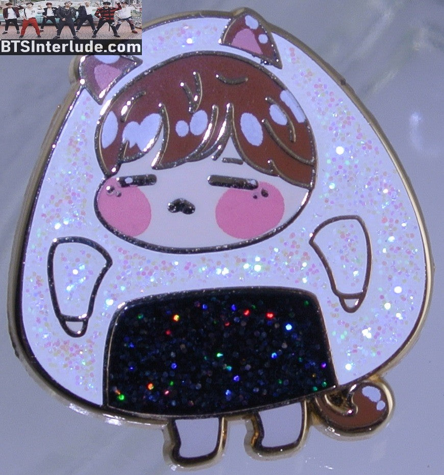 BTS PIN ENAMEL GOLD SUGA MIN YOONGI 민윤기 CHIBI AS ONIGIRI RICE IN RJ OUTFIT? KIMAGINEARTS PINS BADGE BUTTON