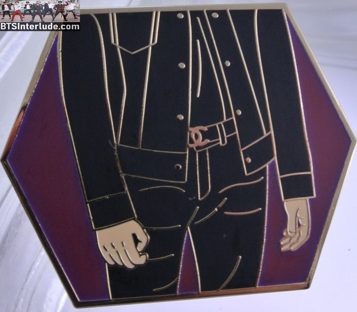 BTS PIN ENAMEL GOLD SUGA MIN YOONGI 민윤기 COLOR SHIFTING BLACK JACKET JEANS BADGE BUTTON