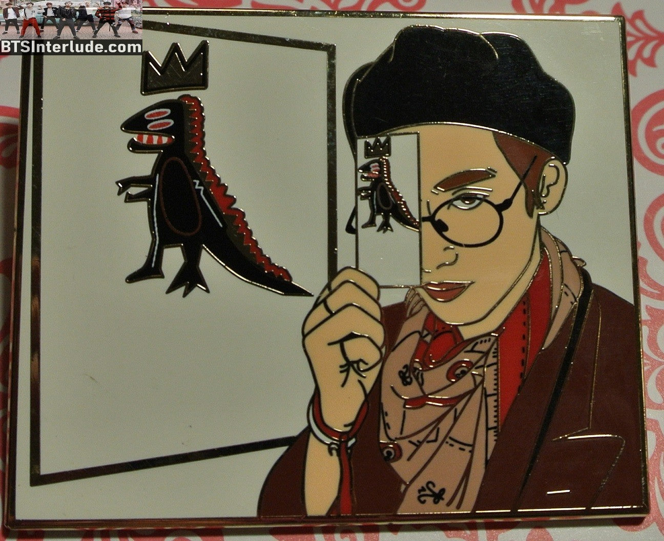 BTS PIN ENAMEL GOLD V KIM TAEHYUNG 김태형 BASQUIAT DINOSAUR XL BLACK BERET BADGE BUTTON