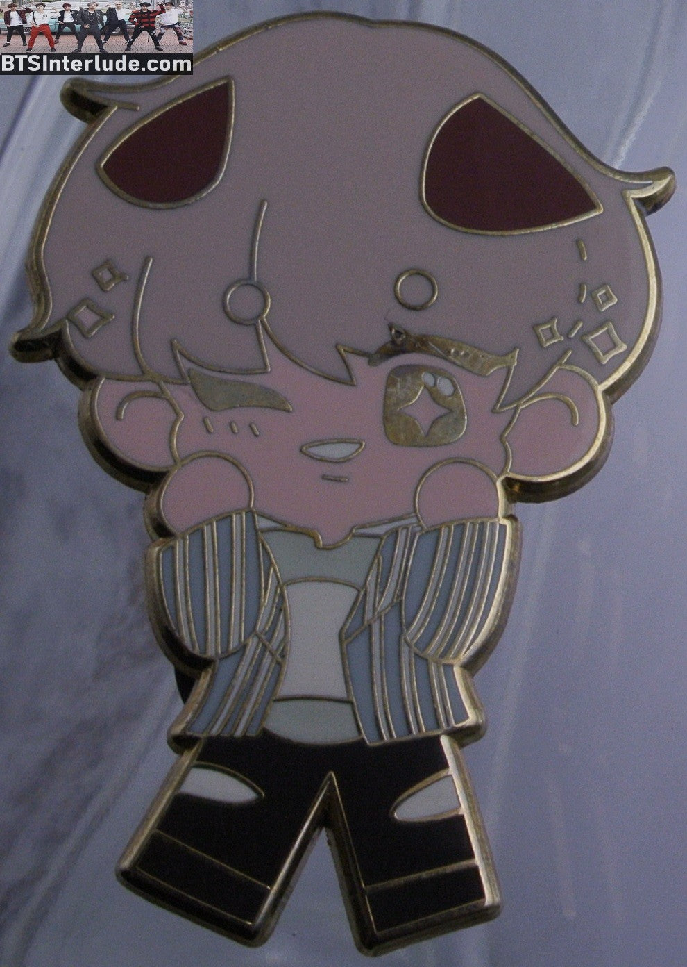 BTS PIN ENAMEL GOLD V KIM TAEHYUNG 김태형 CHIBI EARS STRIPED JACKET BADGE BUTTON