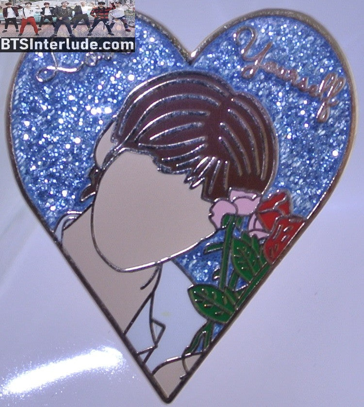 BTS PIN ENAMEL GOLD V KIM TAEHYUNG 김태형 LOVE YOURSELF ANSWER BLUE GLITTER HEART BADGE BUTTON