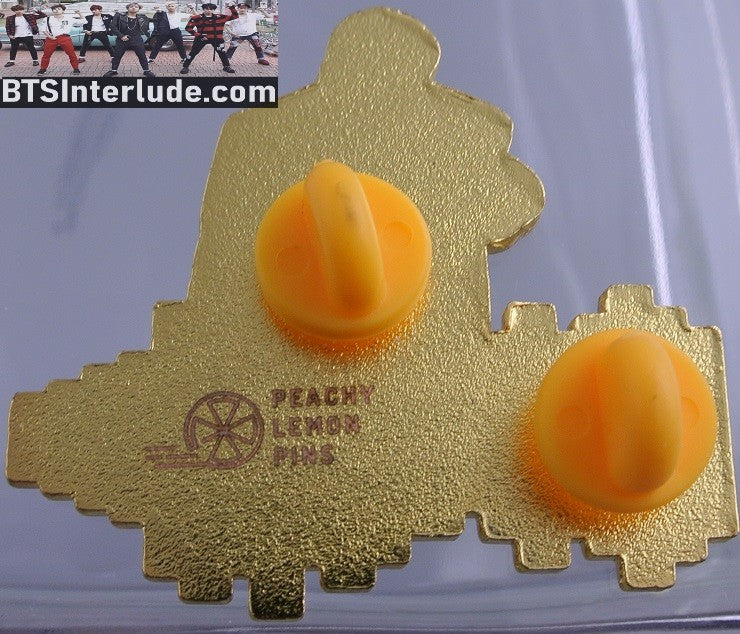 BTS PIN ENAMEL GOLD V KIM TAEHYUNG 김태형 RADIO WAVES WINTER BEAR PEACHY LEMON BADGE BUTTON