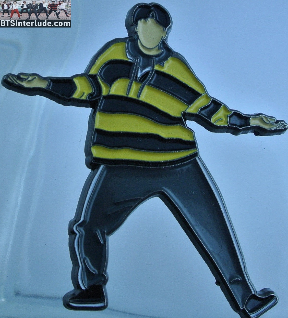 BTS PIN ENAMEL GUNMETAL JIN KIM SEOKJIN 김석진 GO GO PERFORMANCE YELLOW BLACK STRIPED TOP BADGE BUTTON