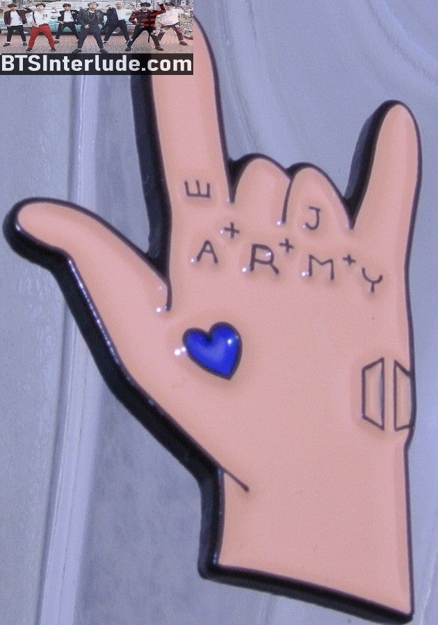 BTS PIN ENAMEL GUNMETAL JEON JUNGKOOK 전정국 I LOVE YOU TATTOO HAND SIGN LANGUAGE ARMY BADGE BUTTON