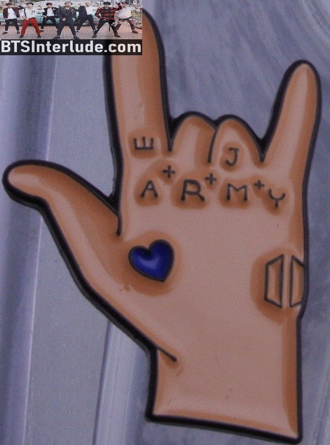 BTS PIN ENAMEL GUNMETAL JEON JUNGKOOK 전정국 I LOVE YOU TATTOO HAND SIGN LANGUAGE ARMY BADGE BUTTON